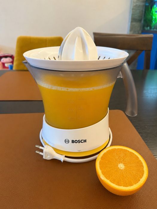 Електрическа цитрус преса Bosch 600 ml – отлично състояние
