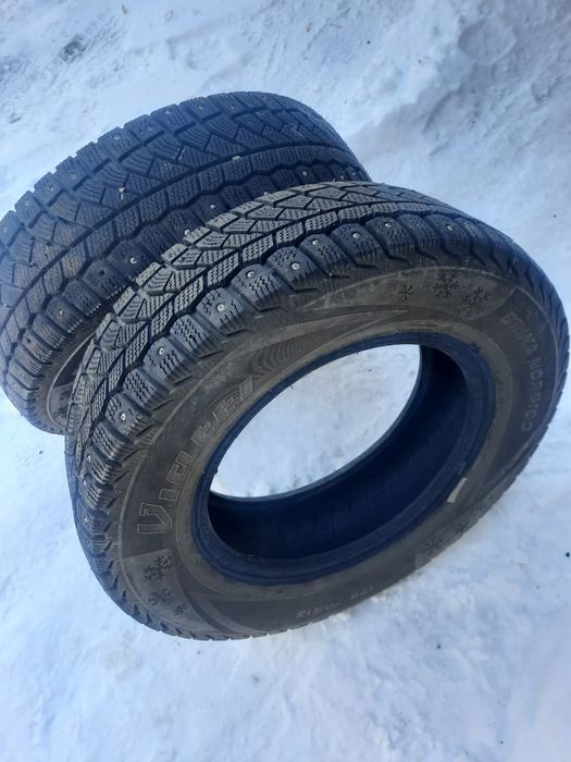 Продам шины две штуки