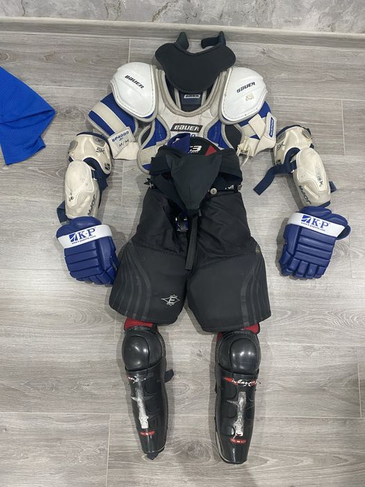 Продам хоккейную форму 8-10 лет