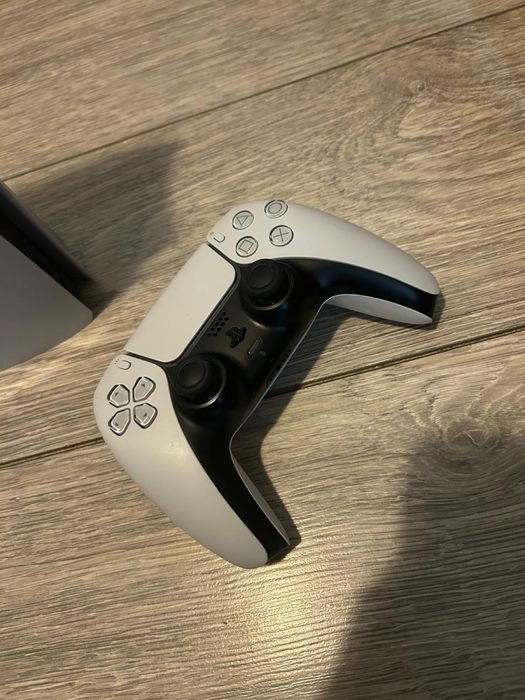 PlayStation5 - Slim, Stare perfecta, + Un controller original Ps5