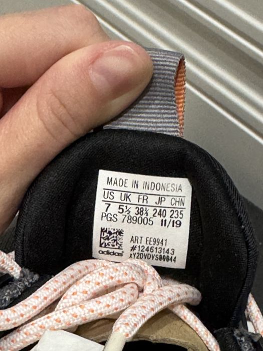 Женские кроссовки Adidas