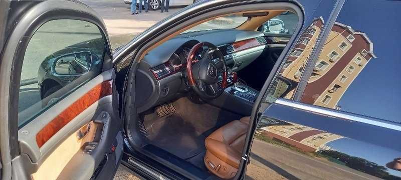 AUDI S8 4 2 Қора рангли 2006 йилда и ч СОТИЛАДИ