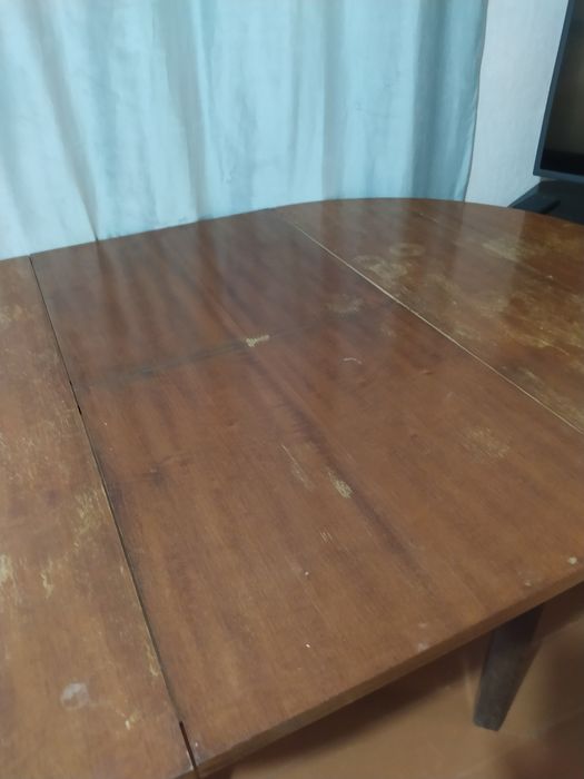 Продам раздвижной  круглый стол, трюмо