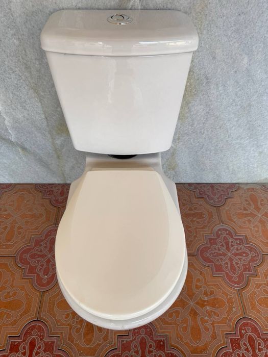 Срочно продаётся унитаз за дешёвую сумму!!! Цена по договорённости.