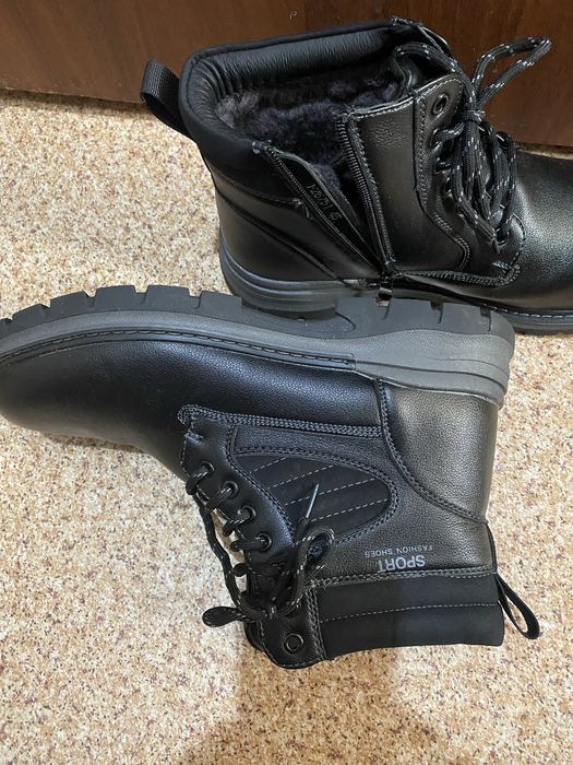 Зимние  сапоги  срочно продам .