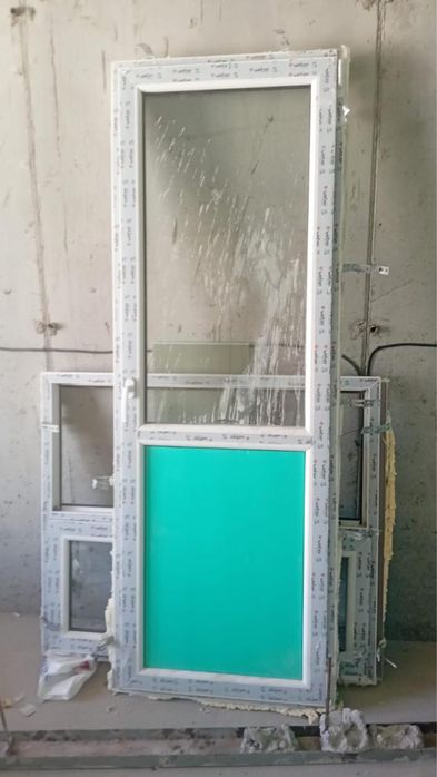 продам пластиковые окна и двери.