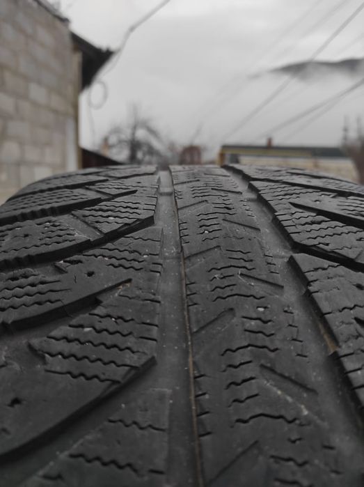 Резина зимняя bridgestone