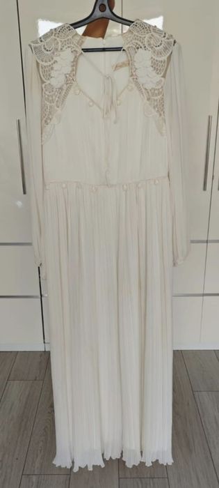 Вечернее платья молочного цвета