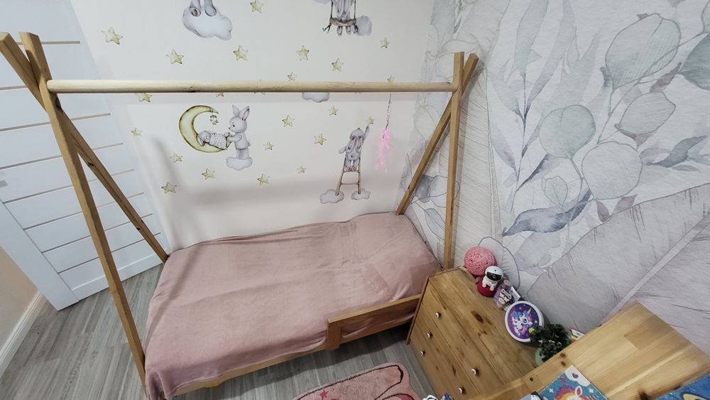 Продам комплект мебели в детскую