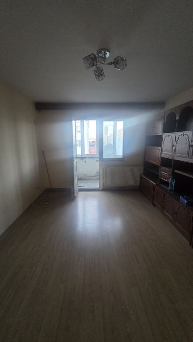 Vand apartament cu 2 camere