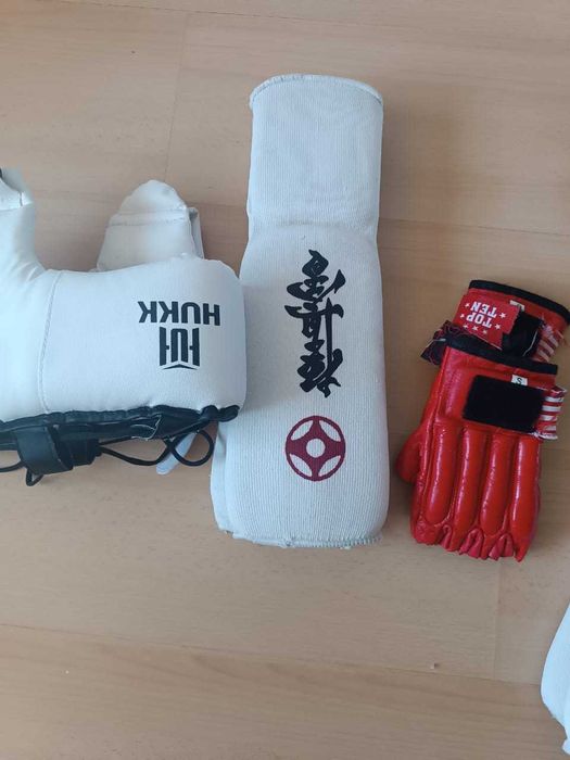 Кимано для каратэ с экипировкой для мальчиков и девочек