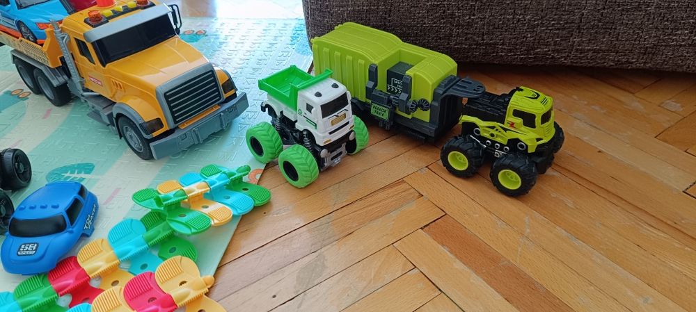 Лот играчки за момче