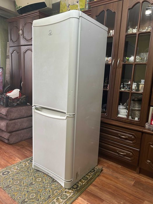 продам холодильник  INDESIT