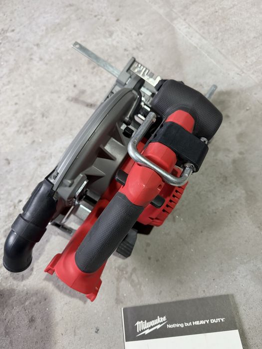 Milwaukee CCS55 ръчен циркуляр