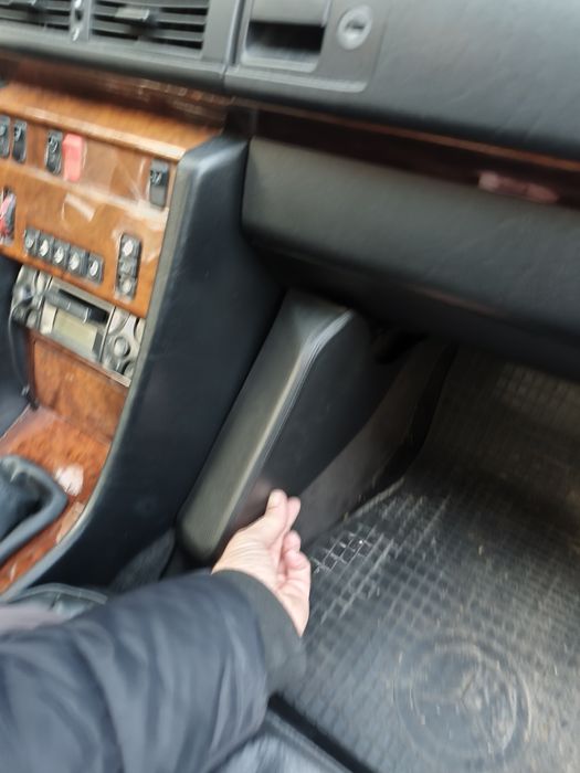 Конзола стойка за телефон Мерцедес w124 оригинална