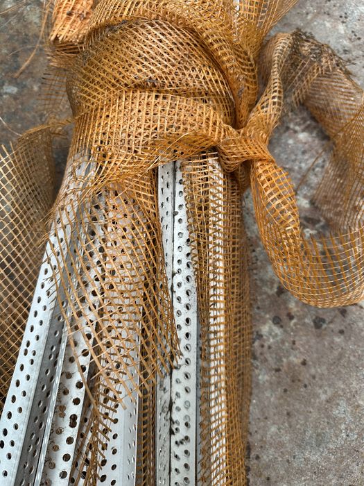 Углы пластмасовый строительный