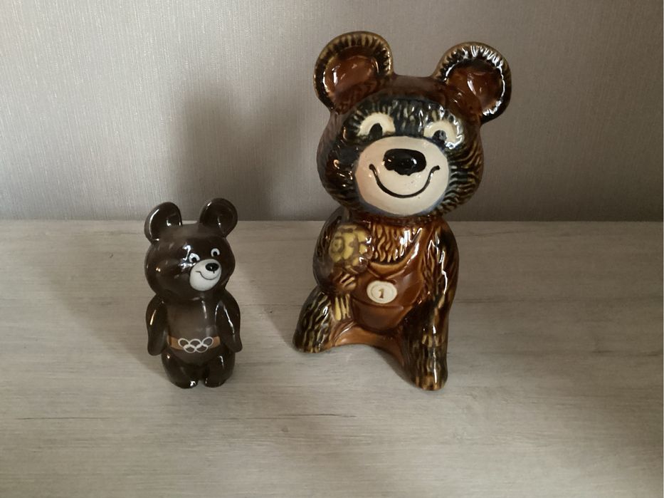 Панно диарама, пробковое дерево, статуэтки, сувениры разные.