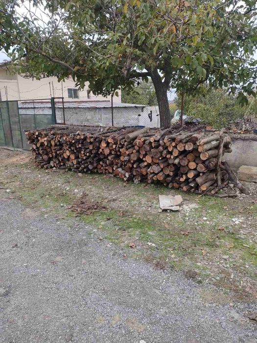 Дърва за огрев в чували и на метровки