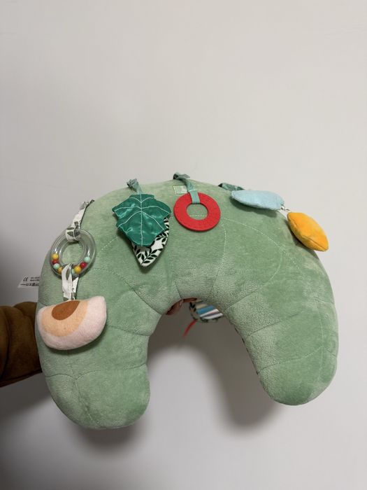 Софи жирафчето възглавница за почивка и игра 2 в 1