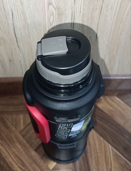 Термос объем 2.5 L
