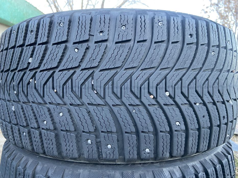 Пара зимние шины 225/45/18 Michelin.