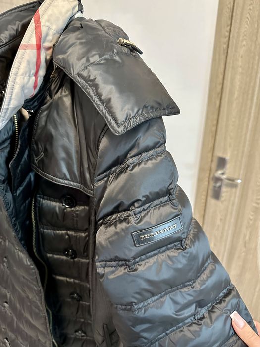 Geaca burberry,aproape noua ,lunga f comoda la purtare,fara defecte,ne