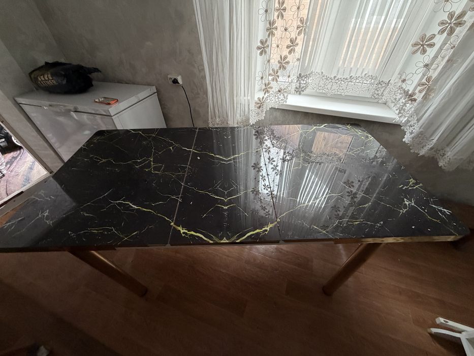 Продам стол и 6 стултев