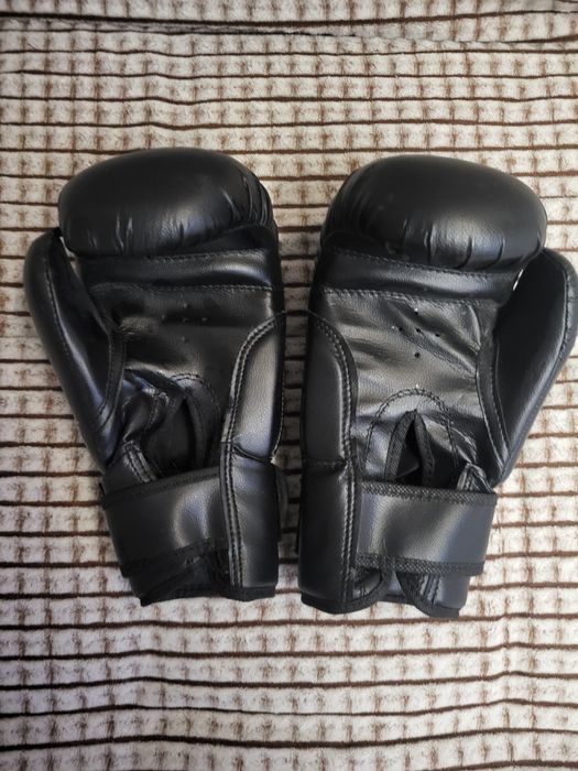 Продам боксёрские перчатки TOP TEN