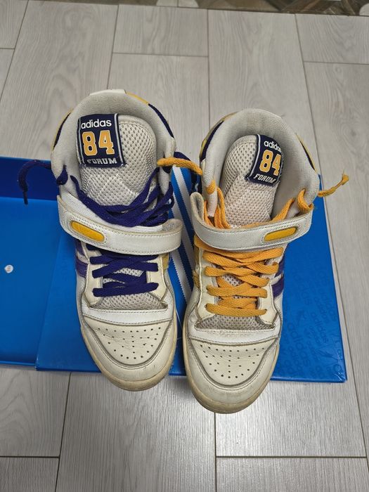 Vând adidași adidas