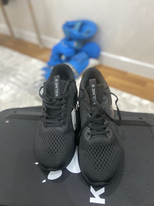 Кроссовки Kelme .