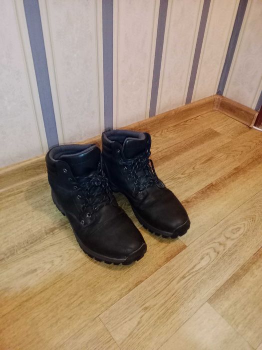 Продам мужские б/у зимние ботинки 42,43,44 р  адрес 6 мкр