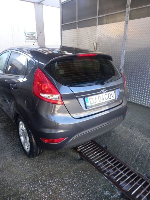 Vând Ford Fiesta