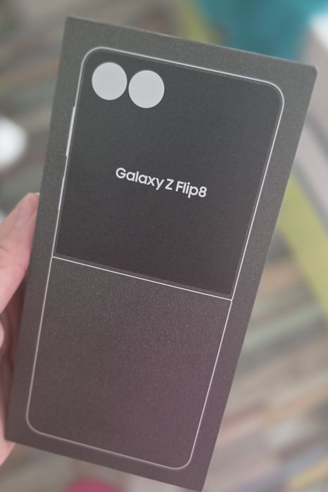 Samsung Galaxy Z Flip 8