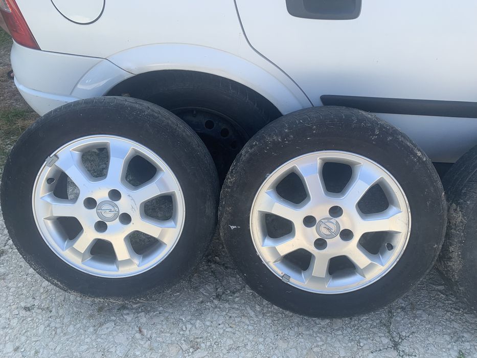 Set 4 jenti de aliaj cu cauciucuri de vara 195/60 R15