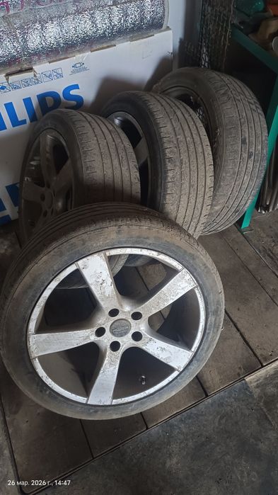Продам б/у летние шины R18 с дисками