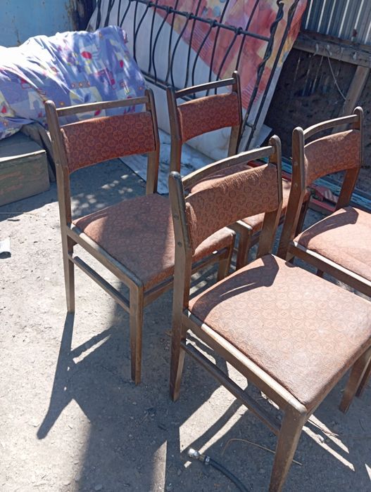 Продам деревянные стулья.