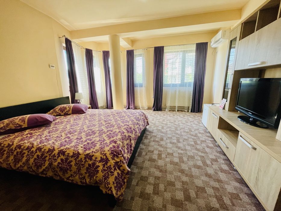 Inchiriez camera cu baie proprie UNTOLD 2000 lei