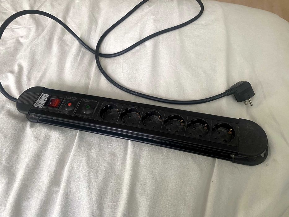 Разклонител HAMA с 6 гнезда 1.5 метра