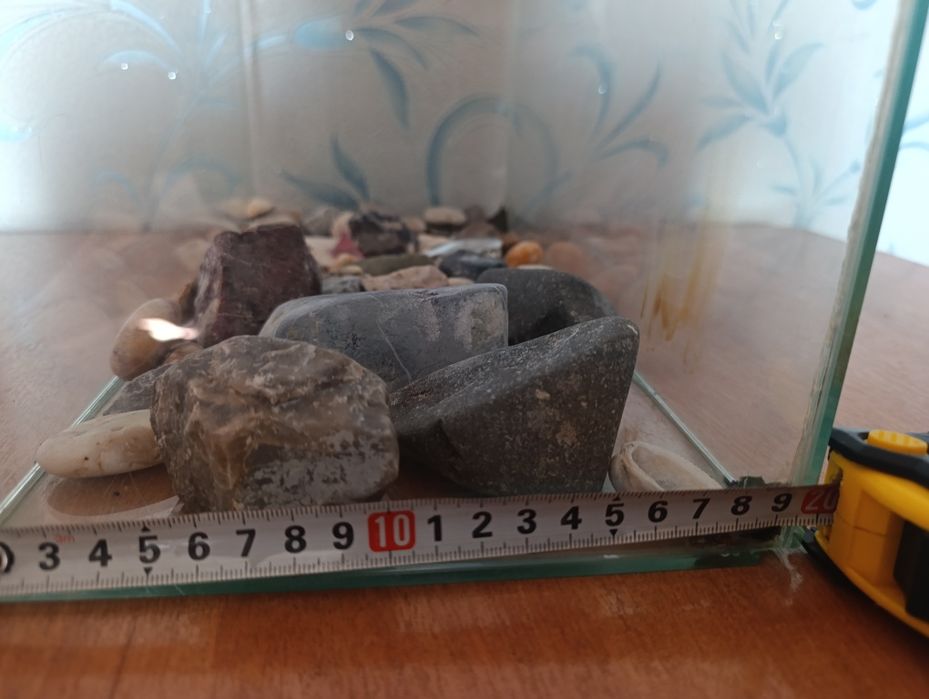 Продам аквариум . На 10 литров.