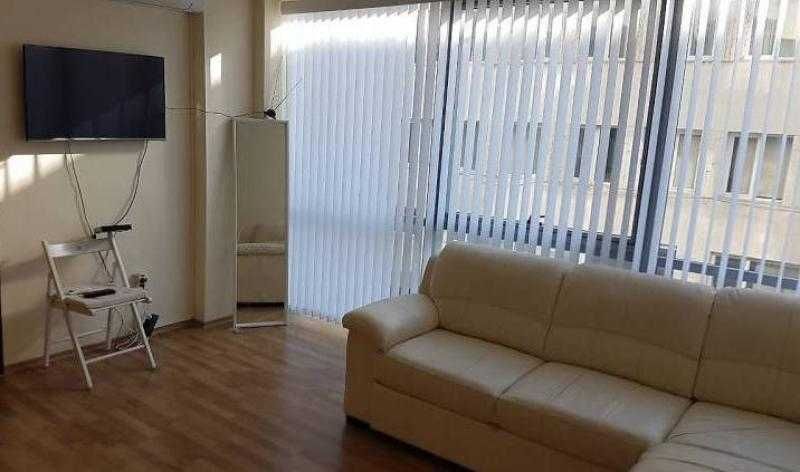 Тристаен апартамент със самостоятелна кухня