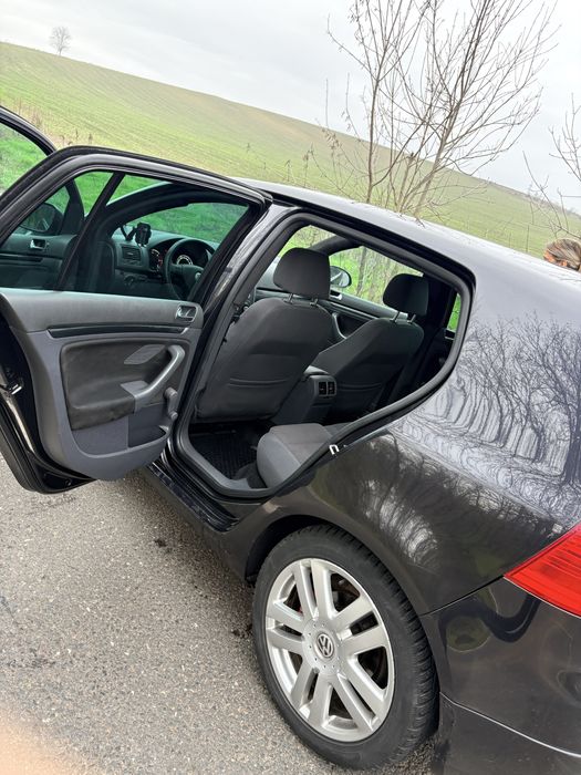 Golf V îngrijit an 2008