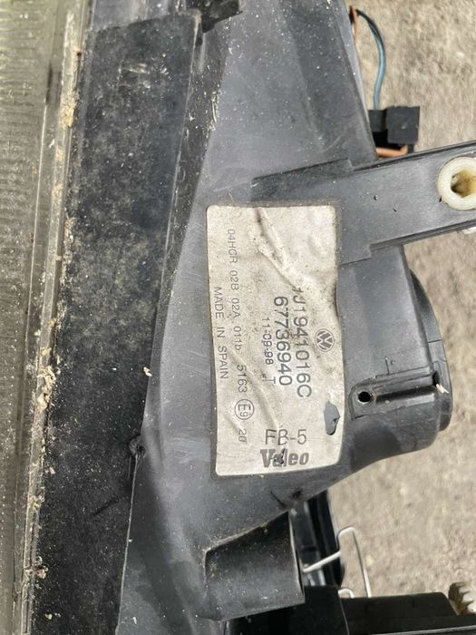 Десен фар за VW Golf4