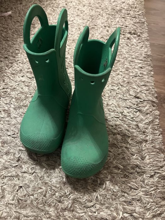 Продам резиновые сапоги 24 и 28 размера