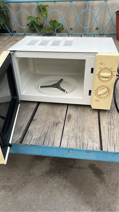 Микроволновка в хорошем состояние
