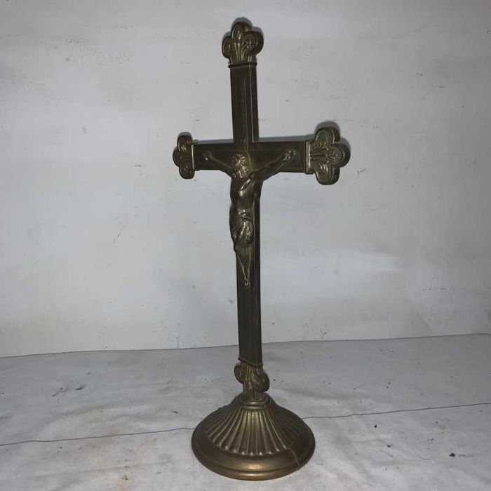 Crucifix bronz      .
