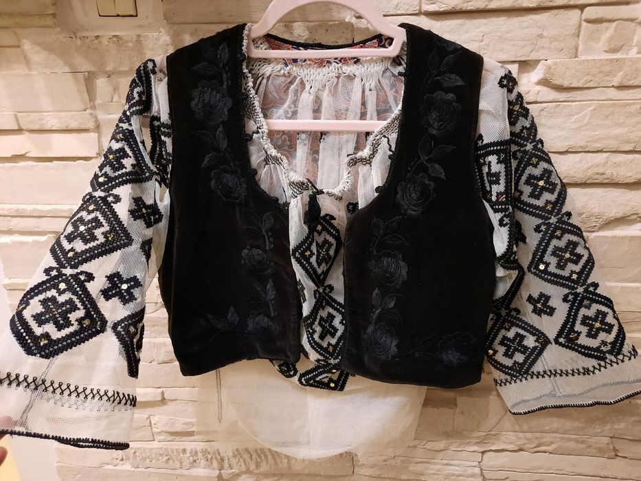 Ie alb/negru fetite 8-18 ani,Cratinte/fote, dama ,,zona Transilvania