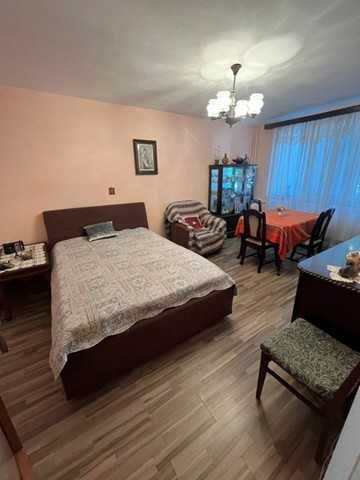 Vanzare Apt 3 camere,parter ,decomandat,bloc 4 etaje,sector 4, 10 min Dr Gazarului sau 5 min str Straja(linii RATB)