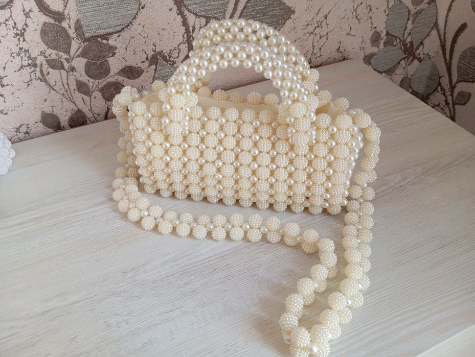 Сумка из бусин бежевая