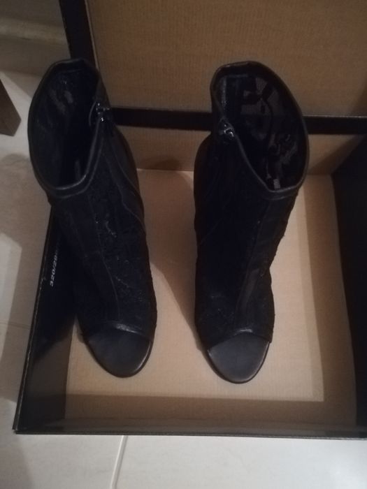 Продавам Дамски боти
