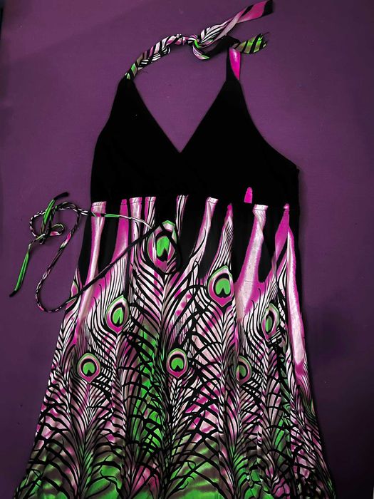 много дамски рокли обличани по 1 път